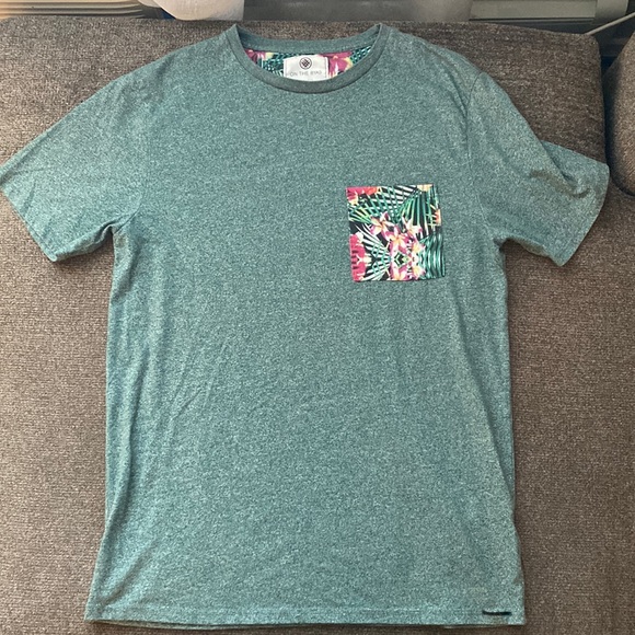 on the byas Other - Tropical/Floral Men’s Pocket T-shirt/Top